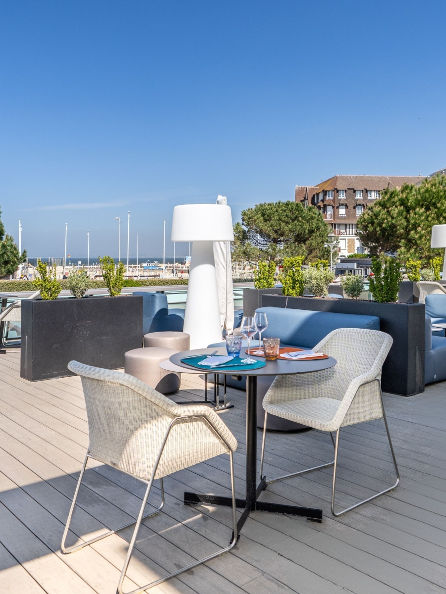 hotel mgallery thalasso normandie cure deauville thalassotherapie trouville thalassotherapy seawater treatments spa spa marin yoga pilates sport club sport  aquabike aquapilates aqua fitness longe cote sea walk beach walk massages modelage soins gommage journée spa soin visage