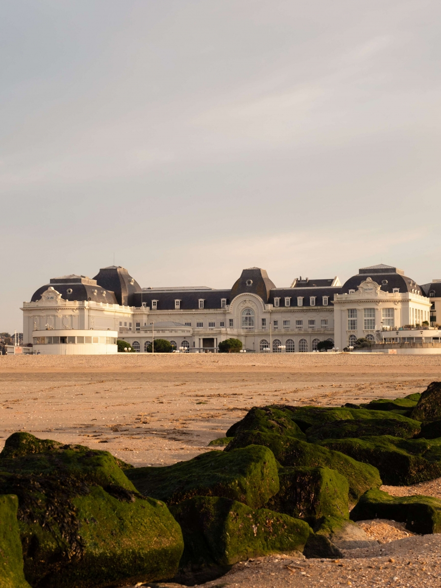 hotel mgallery thalasso normandie cure deauville thalassotherapie trouville thalassotherapy seawater treatments spa spa marin yoga pilates sport club sport aquabike aquapilates aqua fitness longe cote sea walk beach walk massages modelage soins gommage journée spa soin visage
