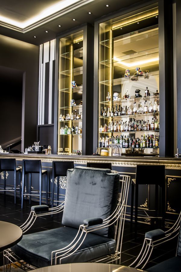 bar